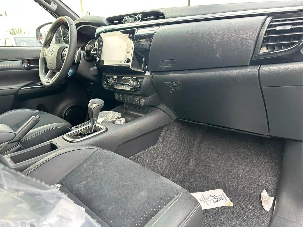 Toyota Hilux Gr Sport 4,0L Model 2026 Spec Saudi-7-7
