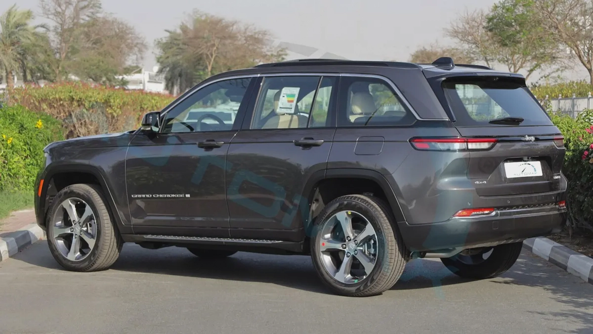 2025 JEEP GRAND CHEROKEE LIMITED PLUS LUXURY 4X4 GCC With 3Yrs or 60K Km Warranty At Official Dealer-4-4