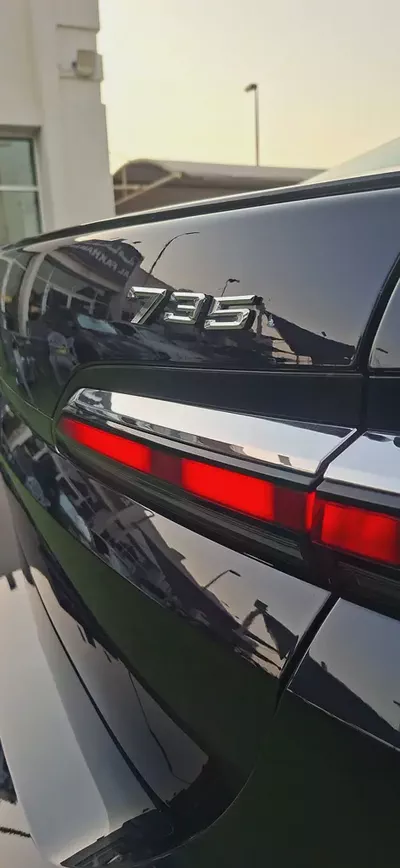 BMW 7-Series 735Li 2023 | GCC Specs | Low Mileage | Luxury Sedan-4