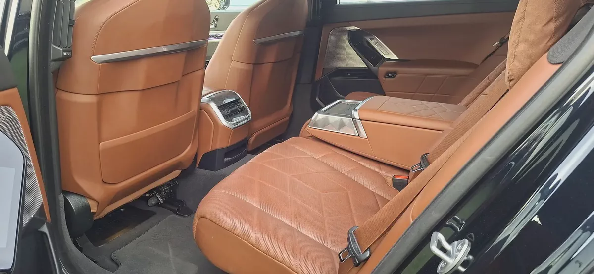 BMW 7-Series 735Li 2023 | GCC Specs | Low Mileage | Luxury Sedan-9-9