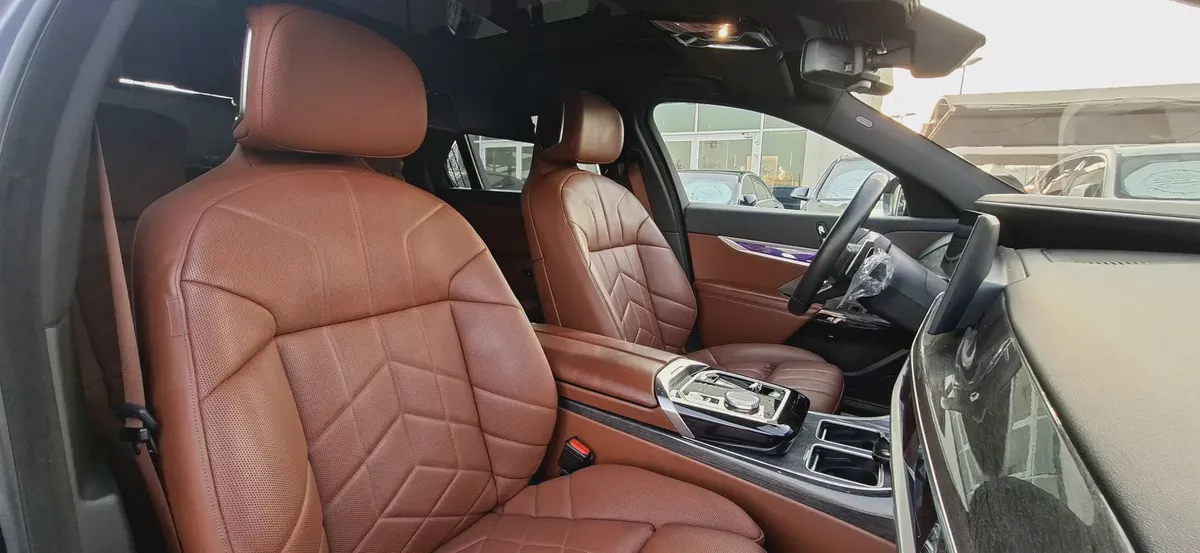 BMW 7-Series 735Li 2023 | GCC Specs | Low Mileage | Luxury Sedan-17-17