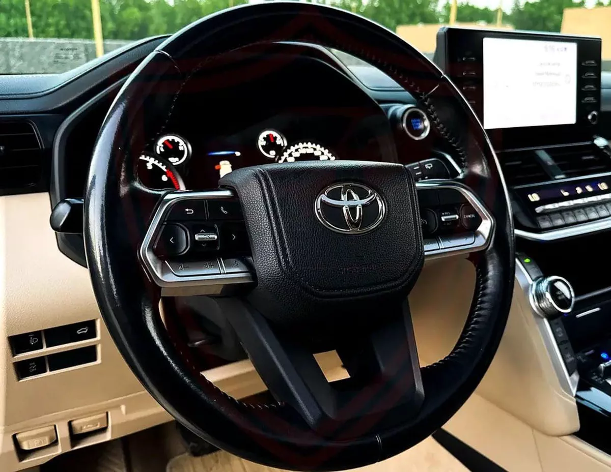 Toyota Land Cruiser GXR 3.5 L | | GCC | Accident-Free | In Excellent Condition | 3864 P.M-14-0