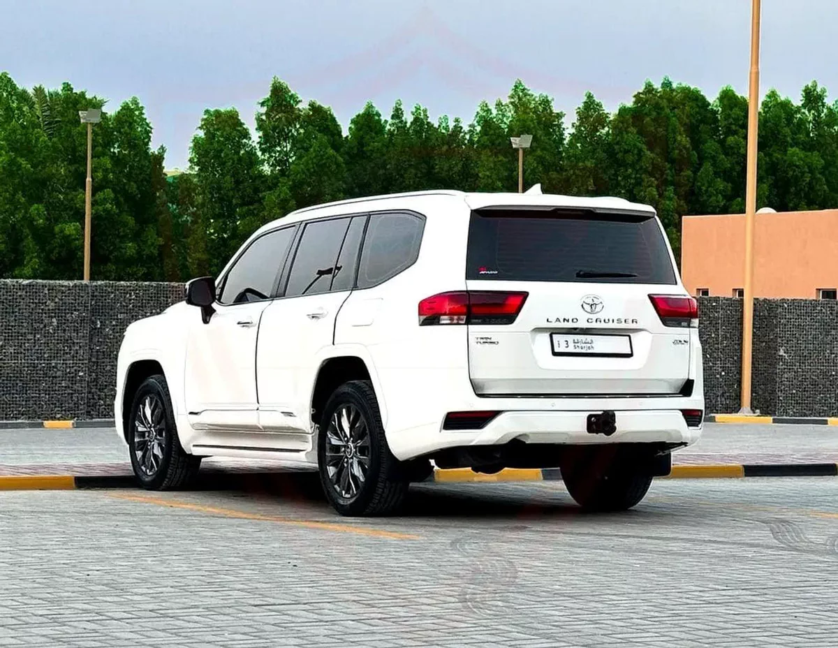 Toyota Land Cruiser GXR 3.5 L | | GCC | Accident-Free | In Excellent Condition | 3864 P.M-4-0