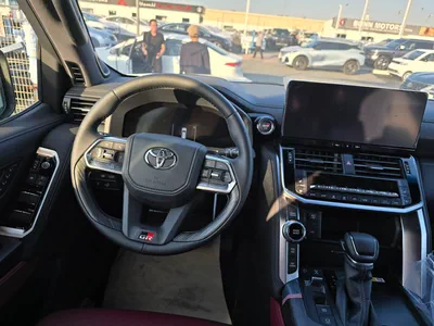 Toyota Land Cruiser LC300 GR Sport Hybrid 3.5L-9