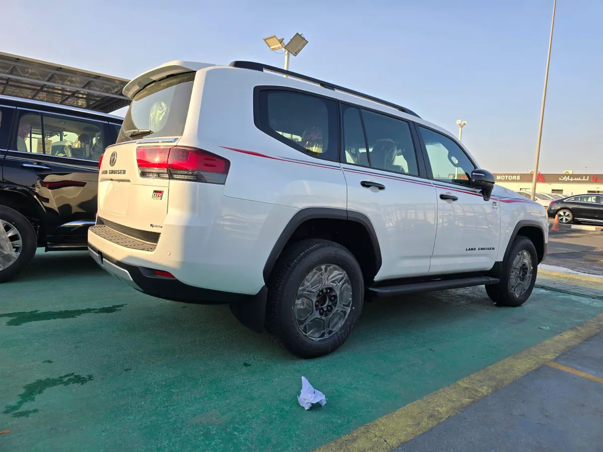 Toyota Land Cruiser LC300 GR Sport Hybrid 3.5L-3-3