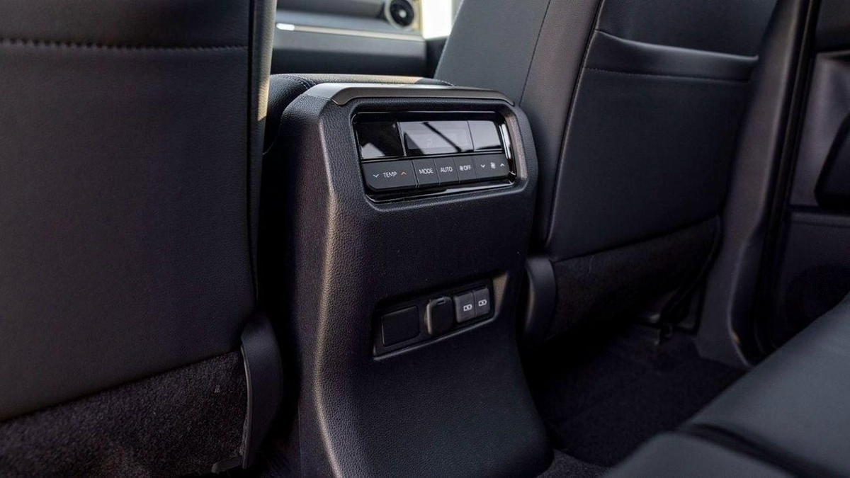 Toyota Prado ADVENTURE TOYOTA PRADO 250 WX 2.4P AT ADVENTURE – BLACK-16-0