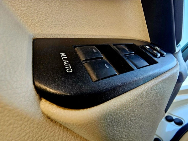 Toyota Prado GXR/ SUNROOF LEATHER/ V6 4.0L 4WD/ LOW MILEAGE