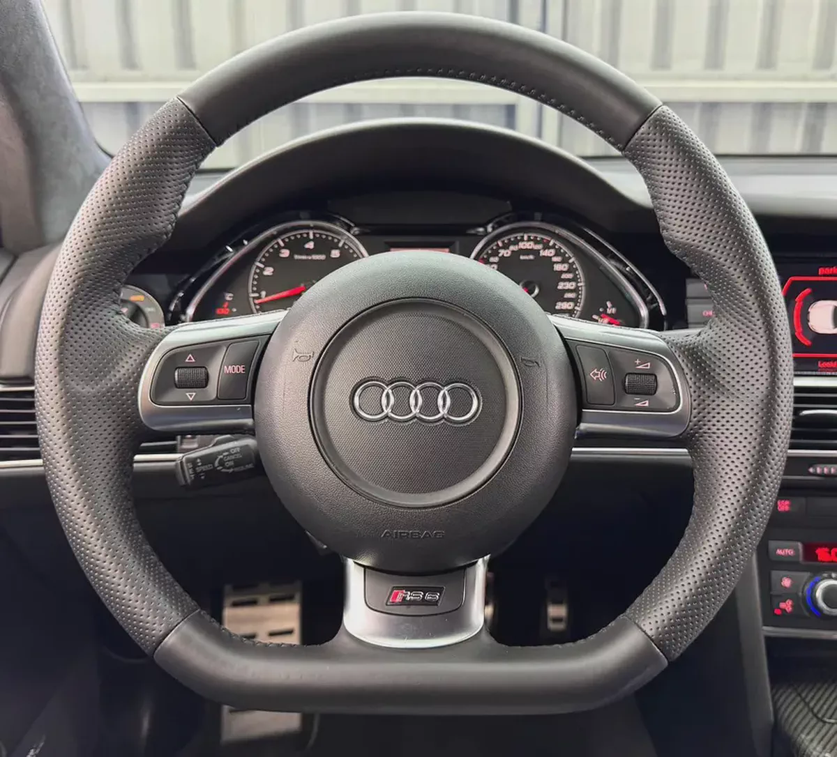 GCC | 5.0 L V10 | Twin Turbo | 6 Speed-13-13