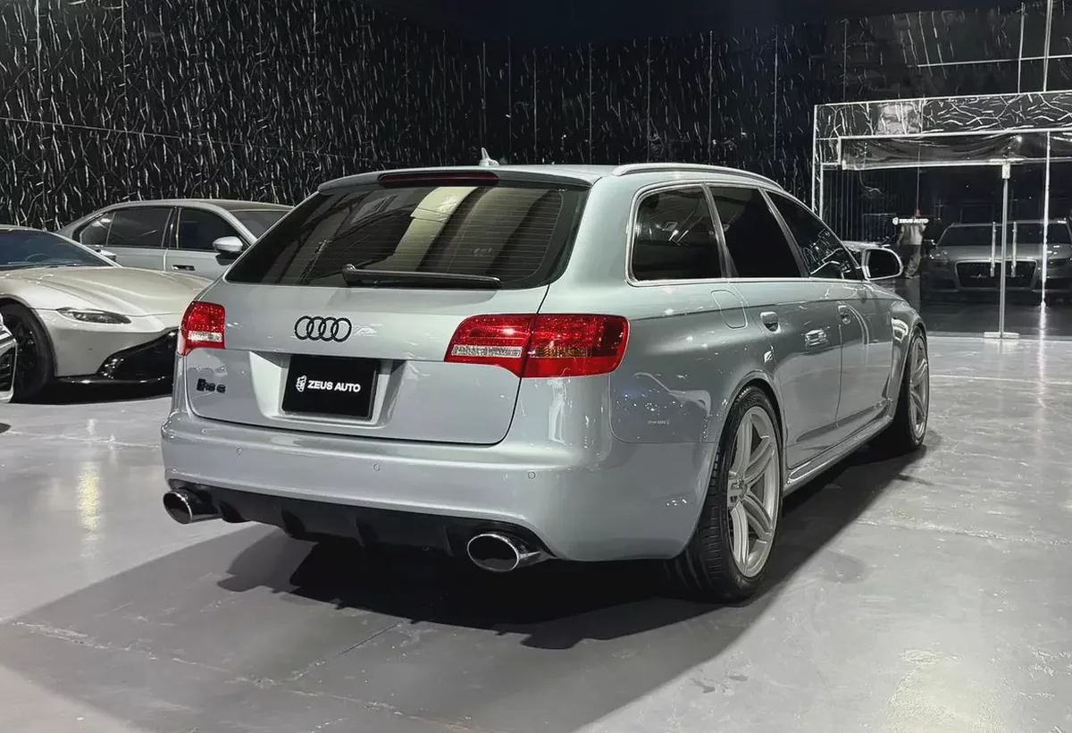 GCC | 5.0 L V10 | Twin Turbo | 6 Speed-3-3