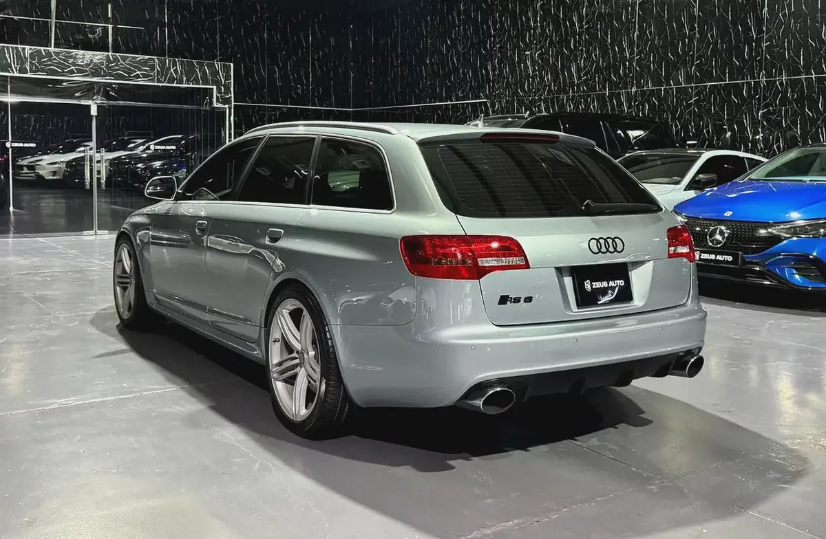 GCC | 5.0 L V10 | Twin Turbo | 6 Speed-4-4