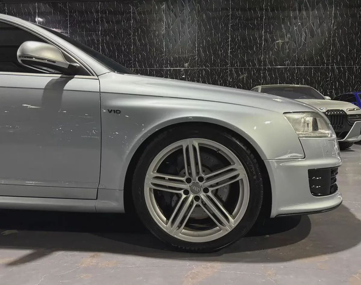 GCC | 5.0 L V10 | Twin Turbo | 6 Speed-6-6