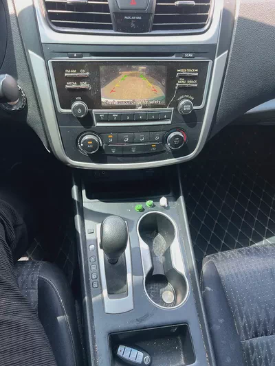 Nissan Altima SV 2017 - American Specs - Excellent Condition-13