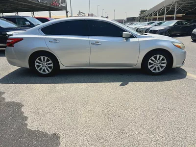 Nissan Altima SV 2017 - American Specs - Excellent Condition-4