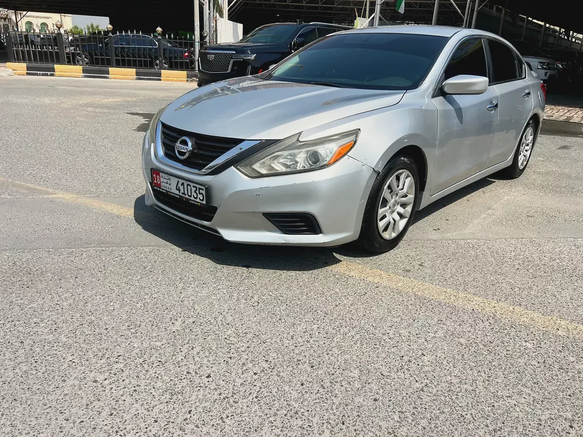 Nissan Altima SV 2017 - American Specs - Excellent Condition-3-3