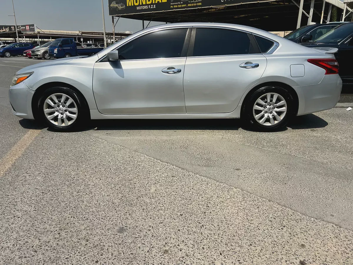 Nissan Altima SV 2017 - American Specs - Excellent Condition-5-5