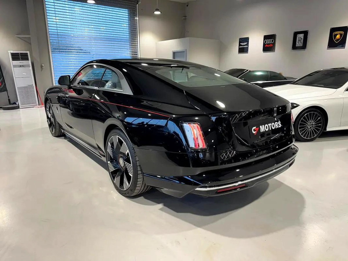 Rolls-Royce Spectre | 2024 | GCC I under agency warranty I Ultra Luxury Electric Coupe-6-6