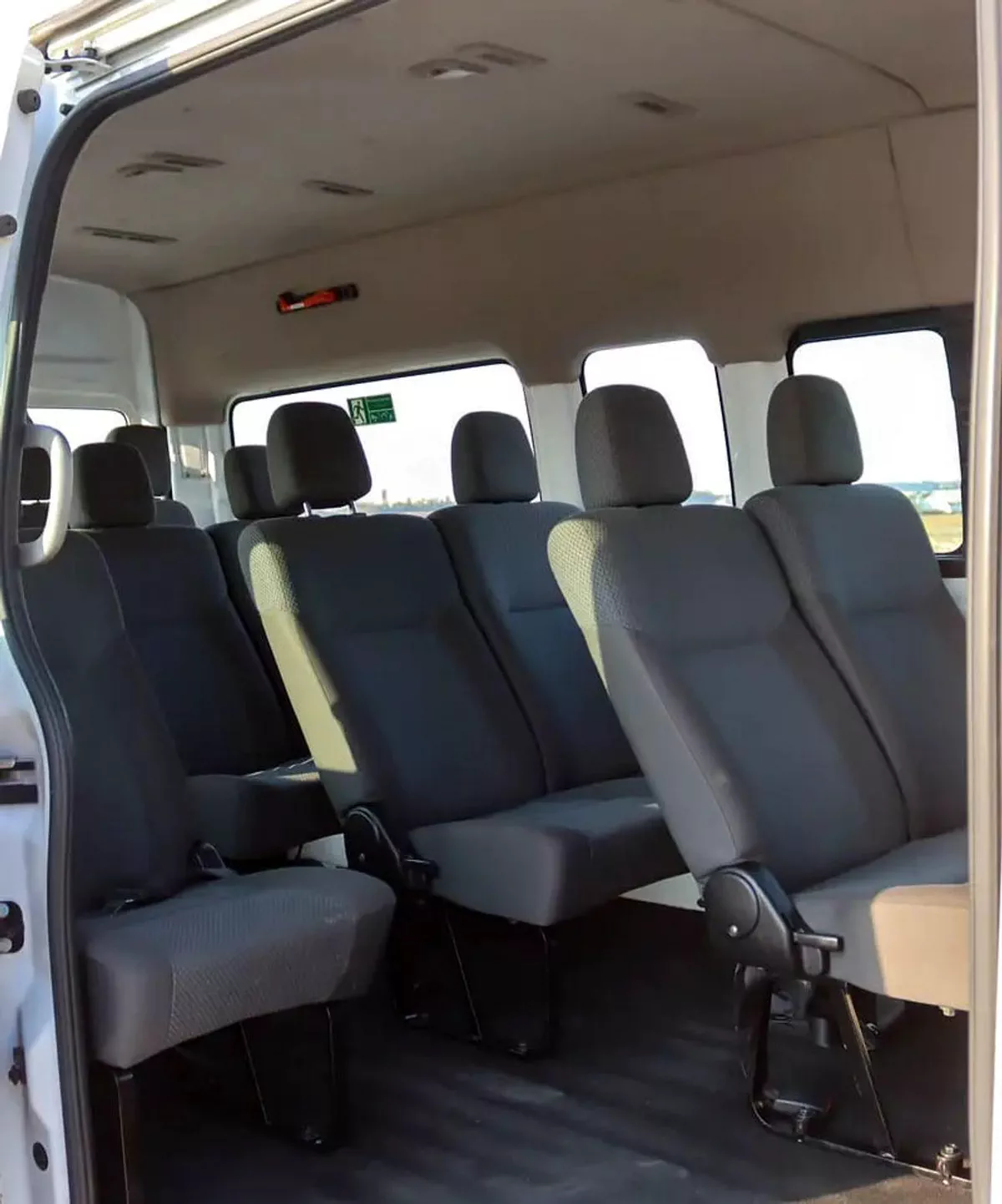 Nissan Urvan STANDARD 2.5 L | | GCC | Accident-Free | In Excellent Condition | 1092 P.M-9-0