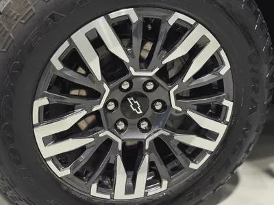 Chevrolet Silverado 1500 RST | 2024 | low mileage | Pristine Condition-3