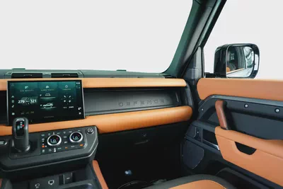 Land Rover Defender 90 P400 X Dynamic-Very Low Mileage-Premium Metallic Color-2 Tone Interior-10