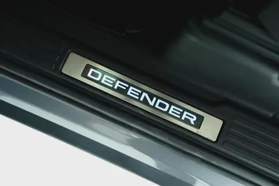 Land Rover Defender 90 P400 X Dynamic-Very Low Mileage-Premium Metallic Color-2 Tone Interior-17