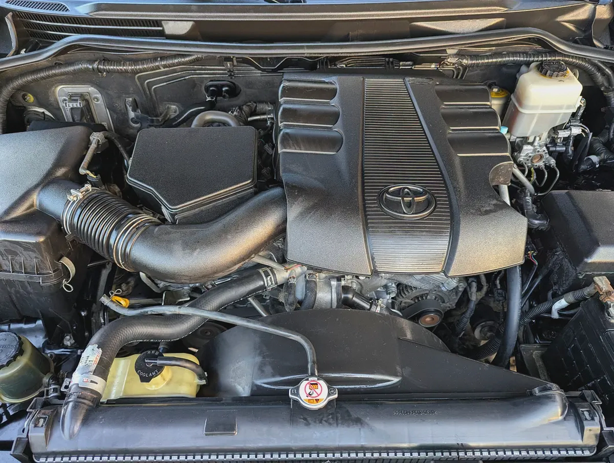 Toyota Land Cruiser GXR 2015 Facelifted 2026 With Interior and Exterior - GCC Specs --12-12