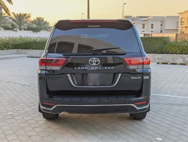 Toyota Land Cruiser GXR 2015 Facelifted 2026 With Interior and Exterior - GCC Specs -