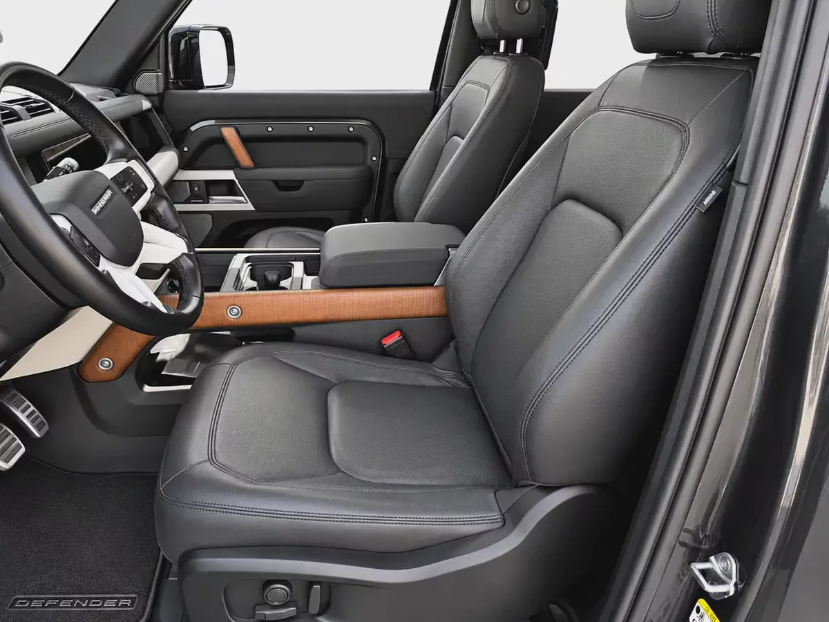 2023 Land Rover Defender 90 SE P300-11-11