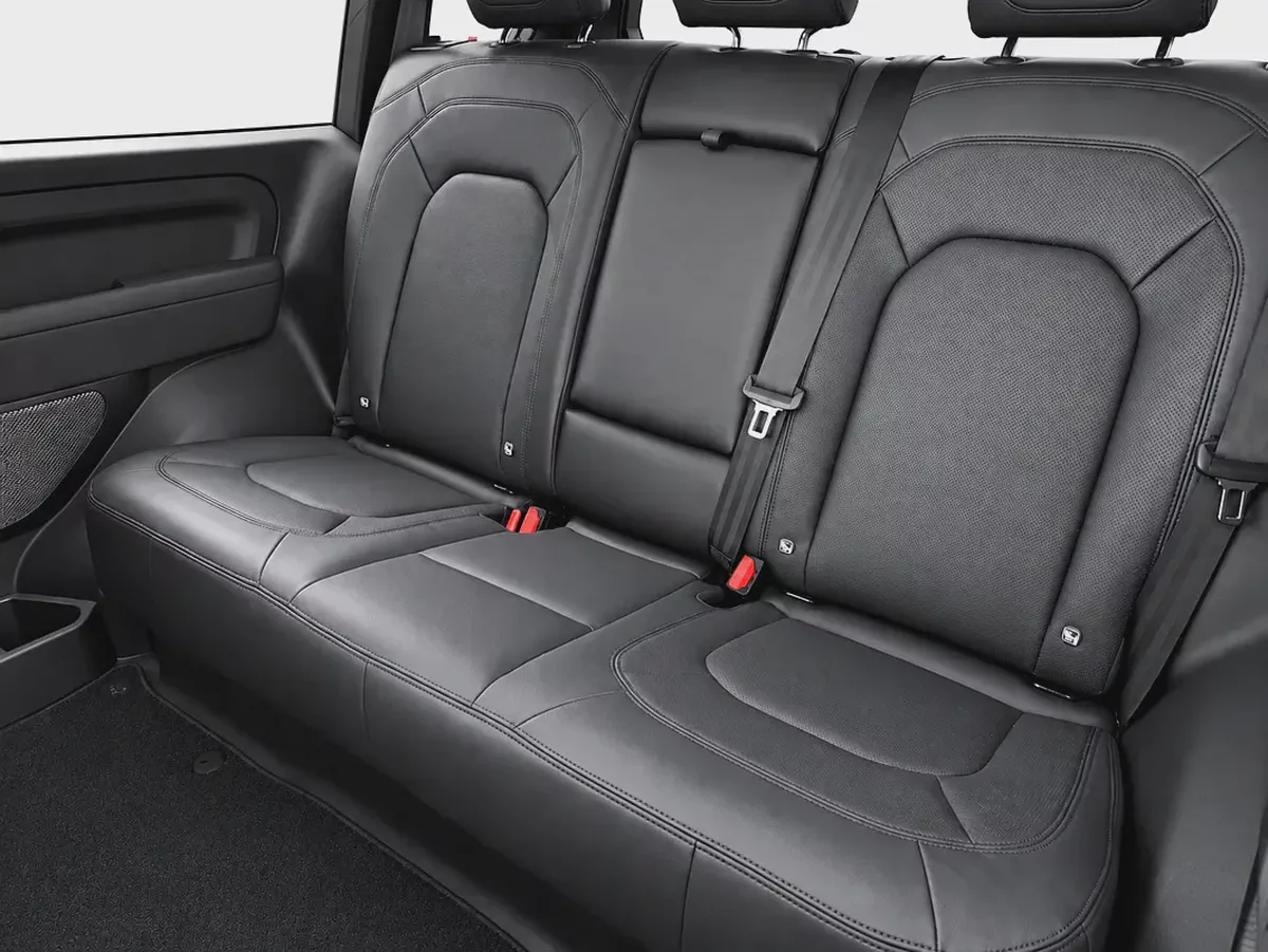 2023 Land Rover Defender 90 SE P300-14-14