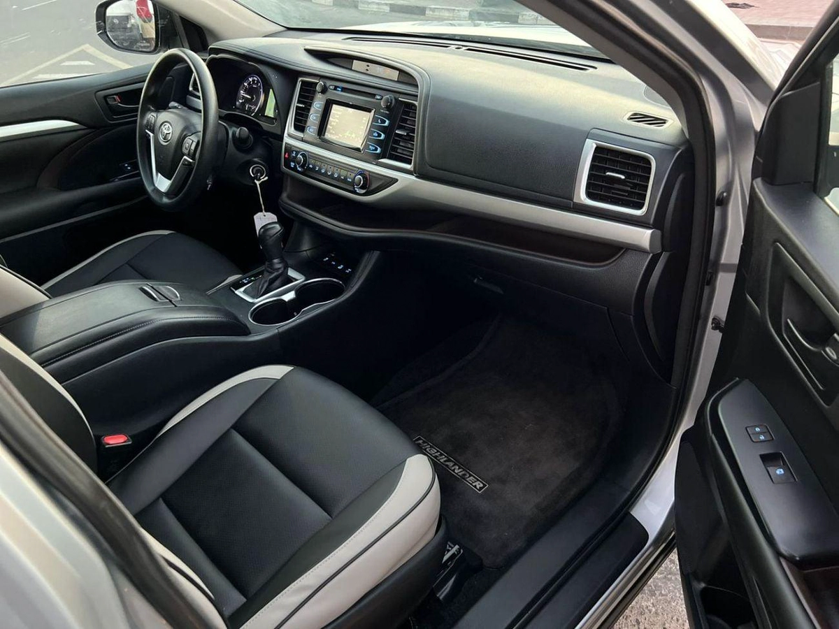 Toyota Highlander 2016 Toyota Highlander MidOption -3.5L - V6 - Rear  Camera - AWD 4x4 - Leather Seat -  7 seater-10-0