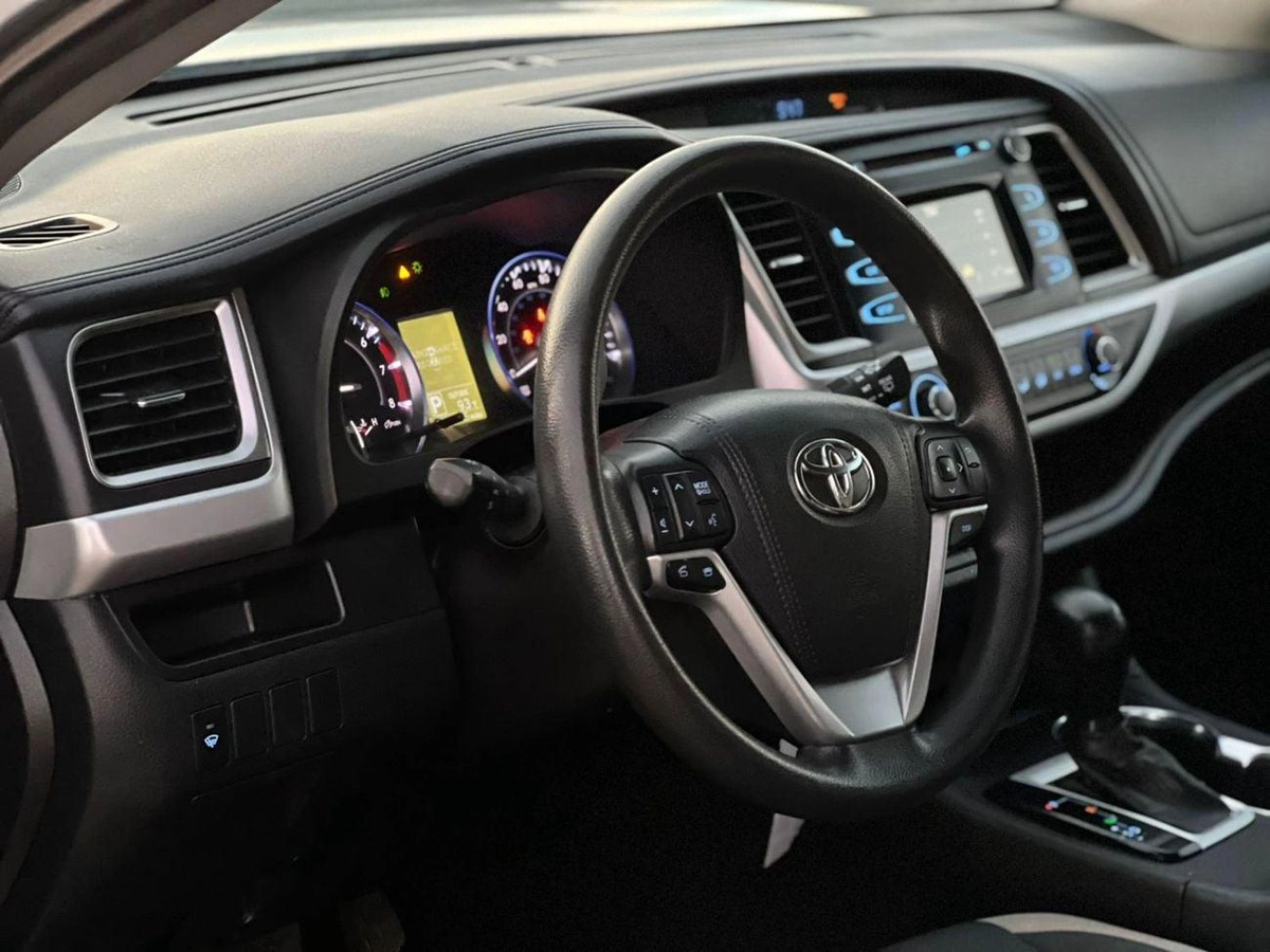 Toyota Highlander 2016 Toyota Highlander MidOption -3.5L - V6 - Rear  Camera - AWD 4x4 - Leather Seat -  7 seater-18-0