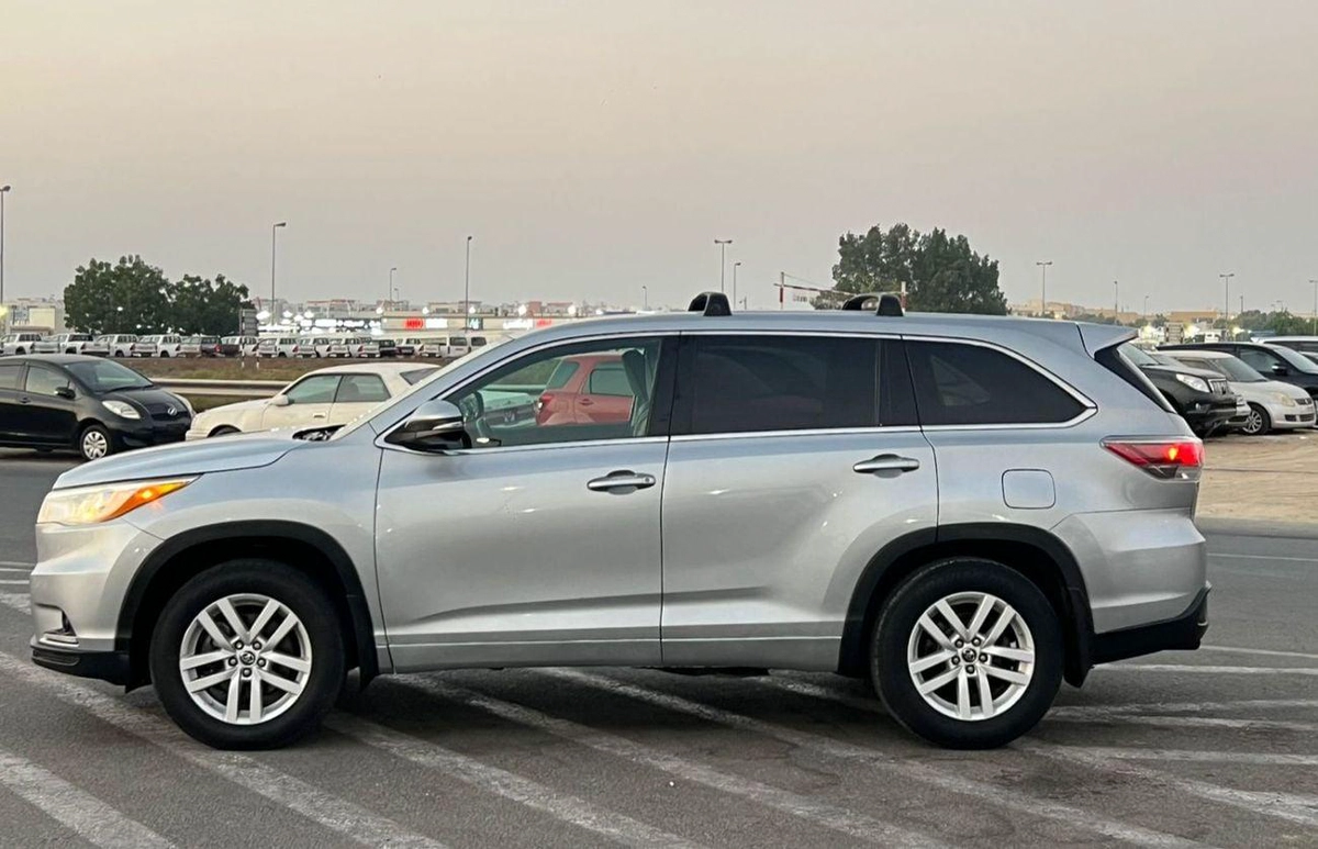 Toyota Highlander 2016 Toyota Highlander MidOption -3.5L - V6 - Rear  Camera - AWD 4x4 - Leather Seat -  7 seater-3-0
