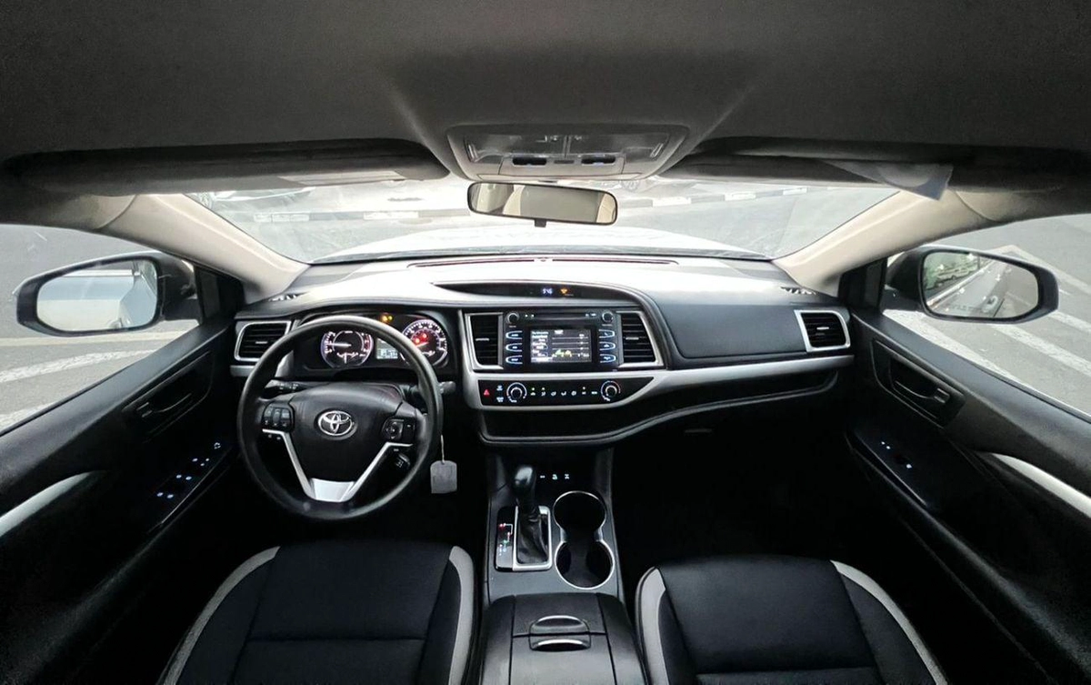 Toyota Highlander 2016 Toyota Highlander MidOption -3.5L - V6 - Rear  Camera - AWD 4x4 - Leather Seat -  7 seater-8-0