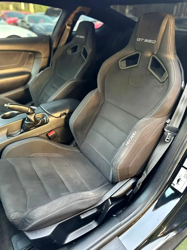 FORD MUSTANG GT350 SHELBY GCC 2018 Full service history (Al tayer) Full option manual gear Recaro