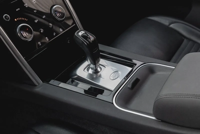 1,861 P.M |  Discovery Sport SE P200 | 0% Downpayment | WARRANTY!-9