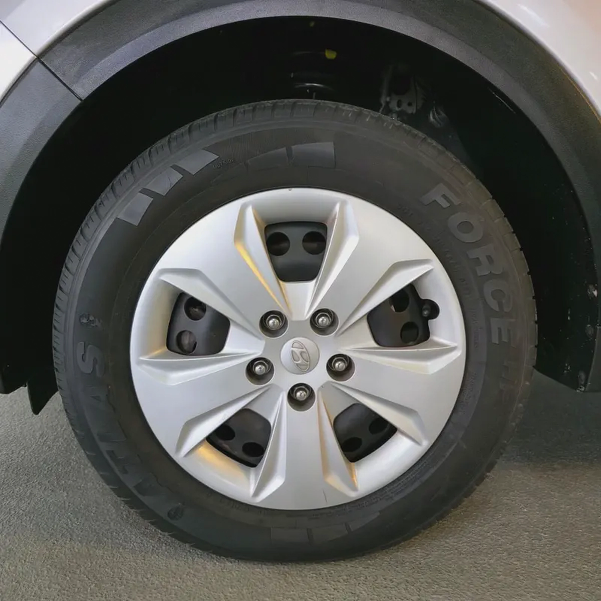 FULL SERVICE AT HYUNDAI AGENCY II GCC Specs - Well Maintained!-6-6