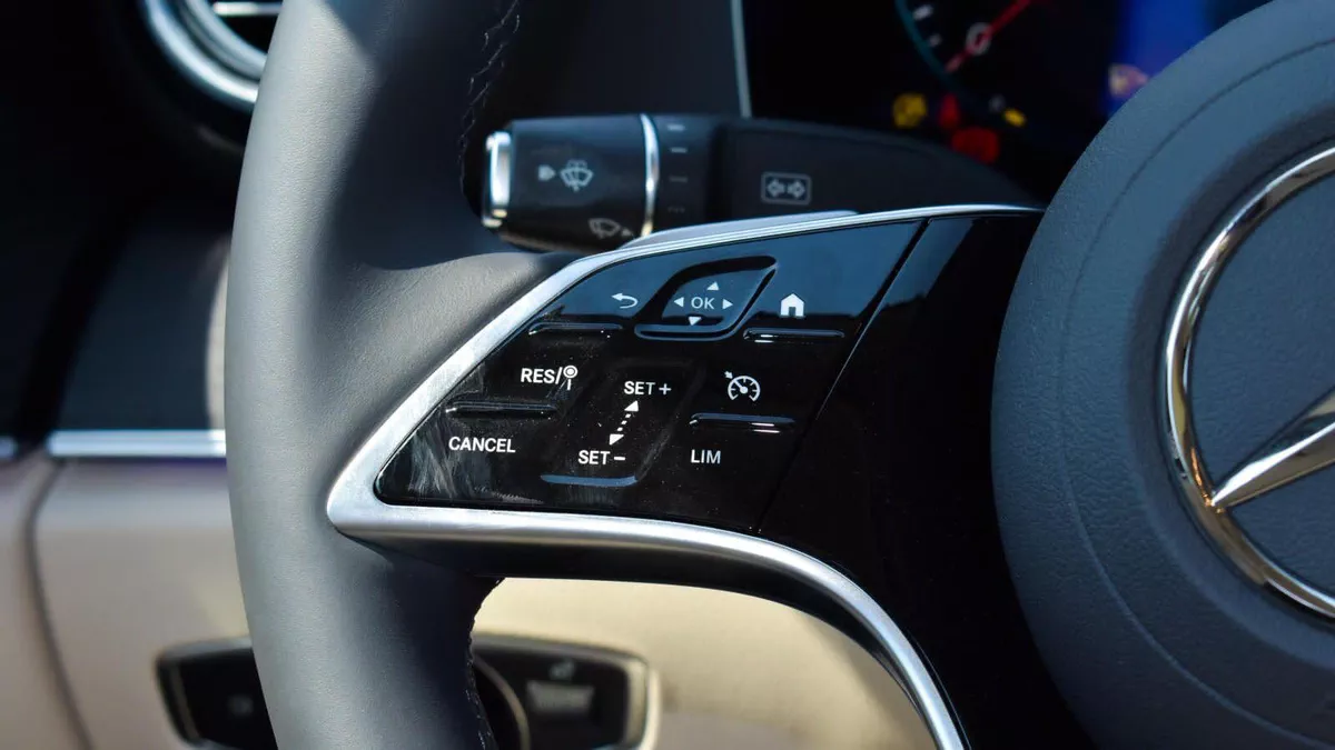 2023 Mercedes-Benz E 320 White-8-8