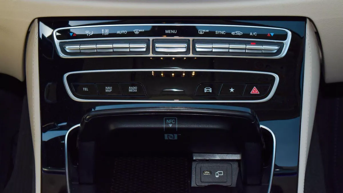 2023 Mercedes-Benz E 320 White-3-3