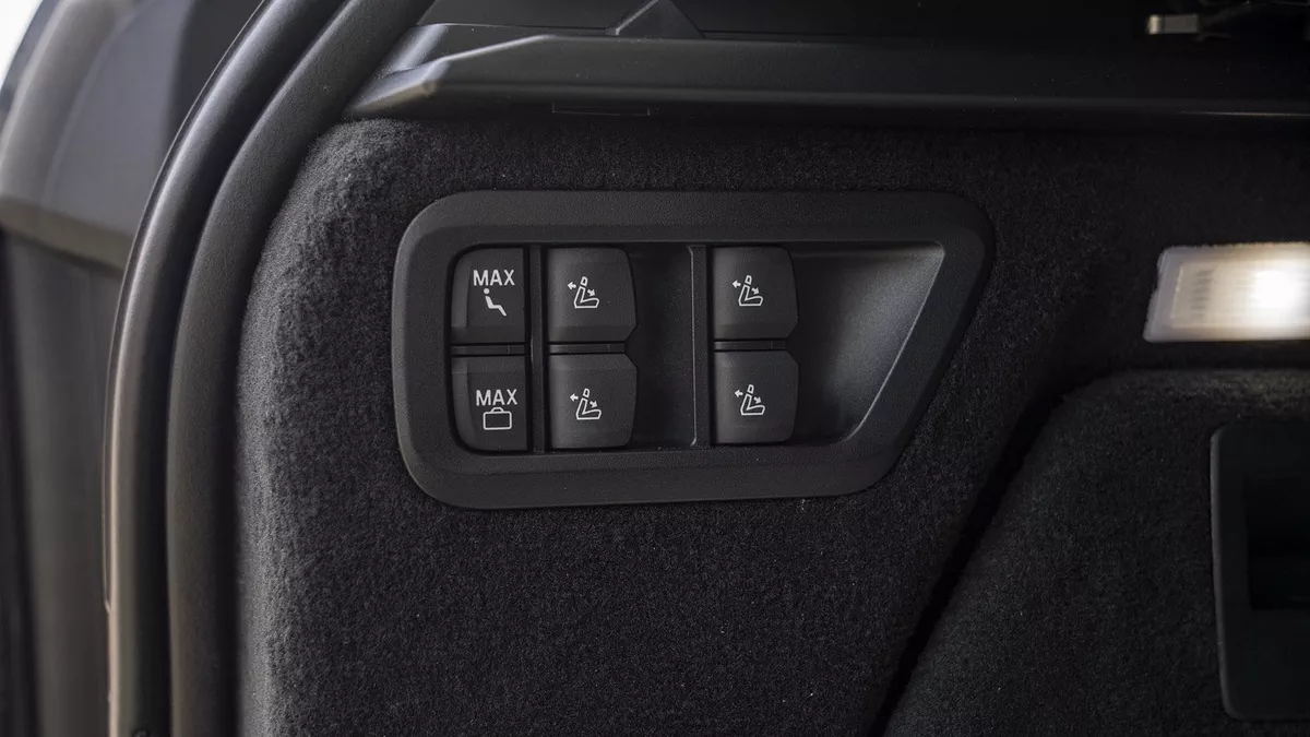 New 2023 BMW X7-9-9