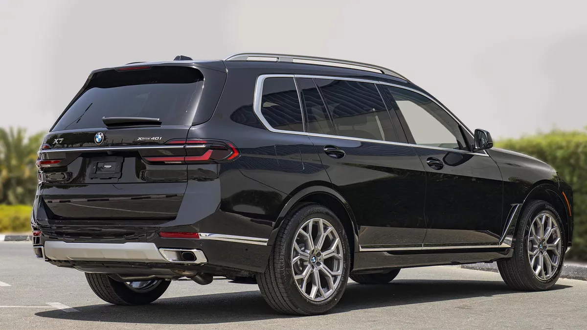 New 2023 BMW X7-3-3