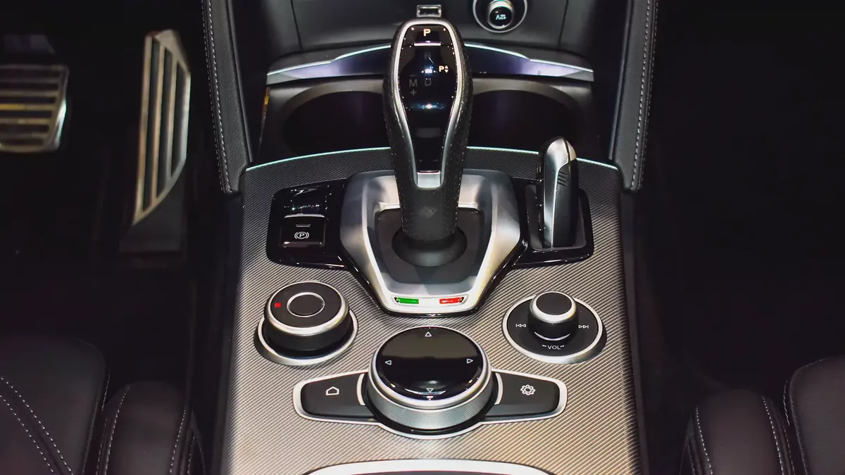 0% DP |AED 1,792/Month | Alfa Romeo | Stelvio Veloce | 2022 | Gargash Warranty and Service-13-13