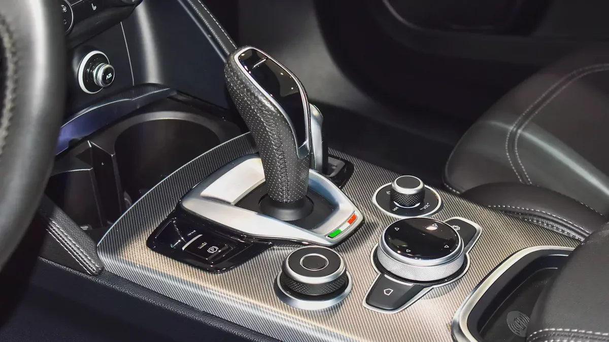0% DP |AED 1,792/Month | Alfa Romeo | Stelvio Veloce | 2022 | Gargash Warranty and Service-14-14