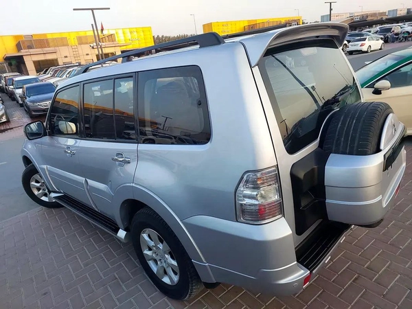 Mitsubishi Pajero GLS 2013 - GCC Specs - Well Maintained