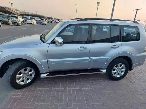 Mitsubishi Pajero GLS 2013 - GCC Specs - Well Maintained