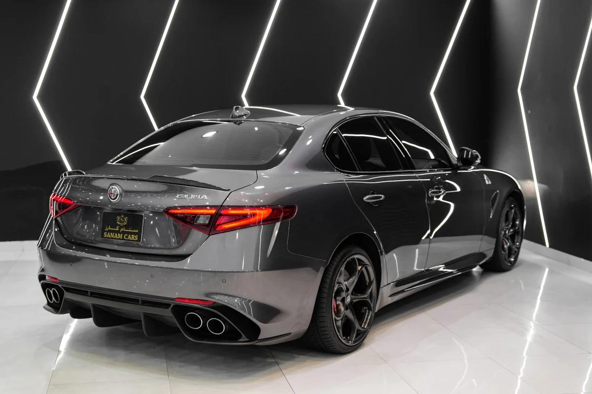 Alfa Romeo Giulia Quadrifoglio-7-7