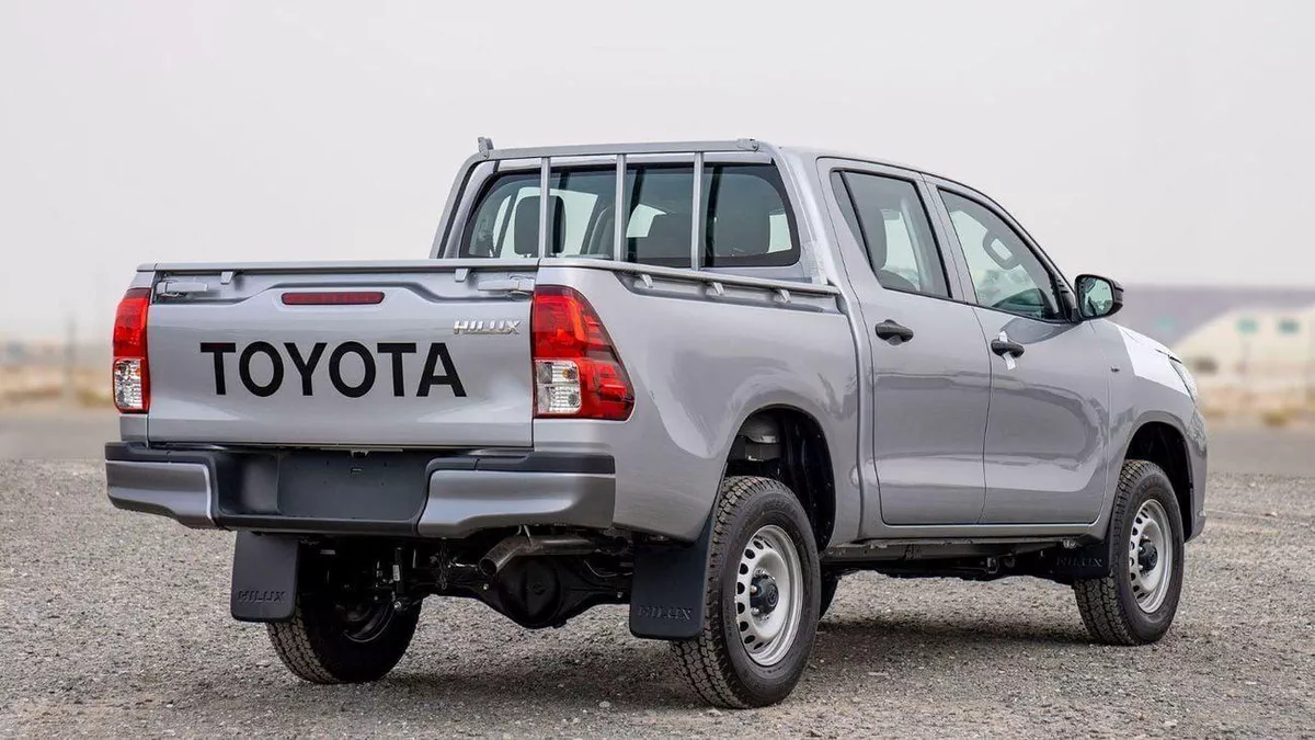 Toyota Hilux GL 2.4 DIESEL-3-0