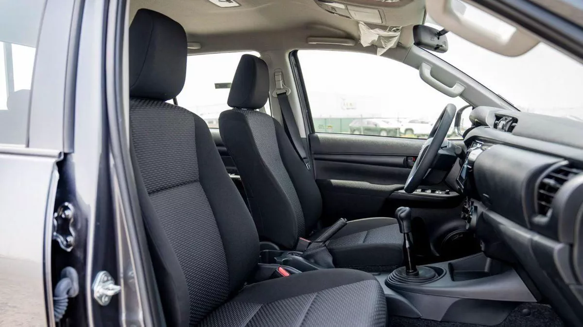 Toyota Hilux GL 2.4 DIESEL-7-0
