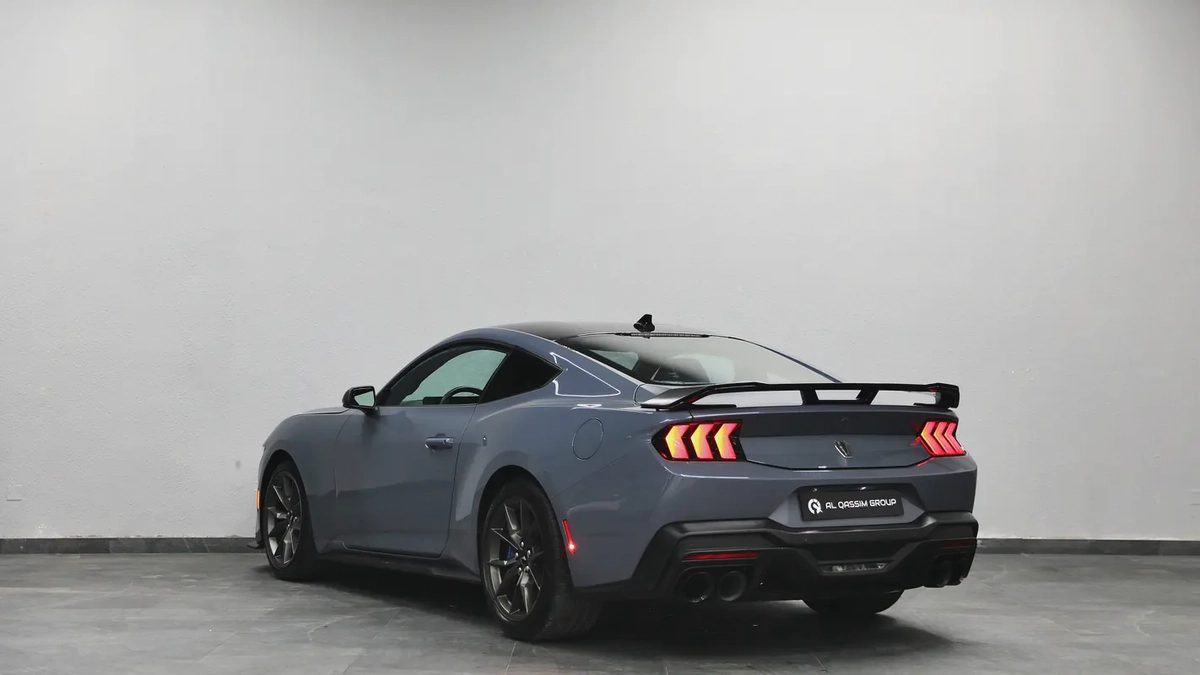Ford Mustang Dark Horse-3-3
