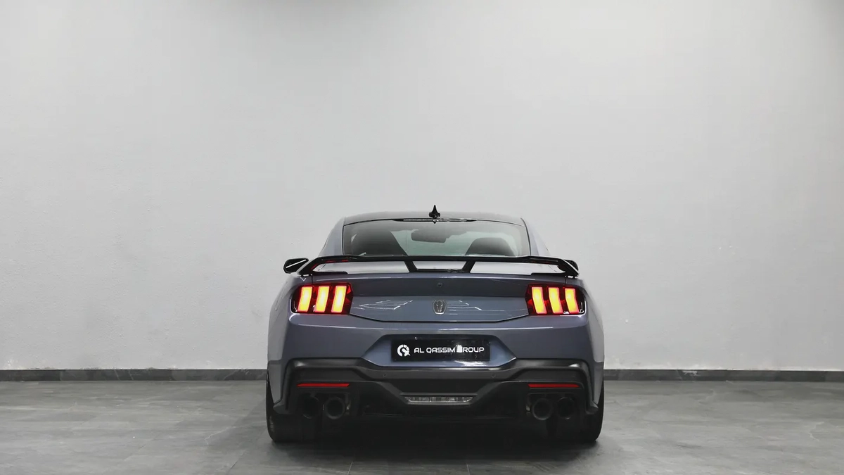 Ford Mustang Dark Horse-4-4