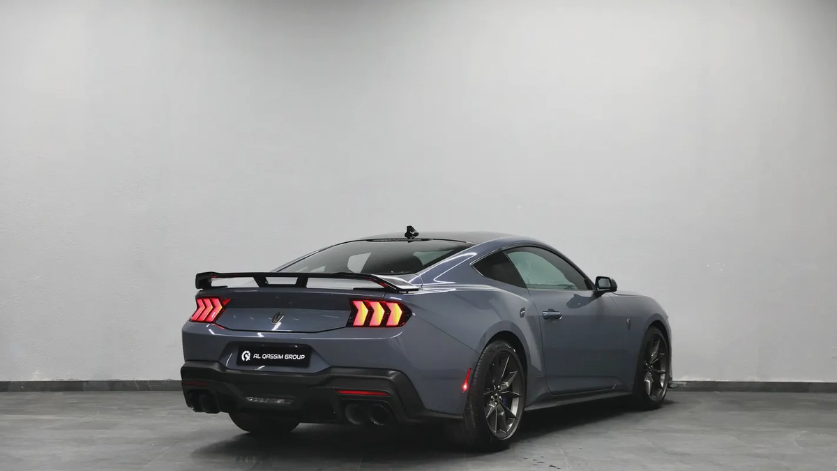 Ford Mustang Dark Horse-5-5