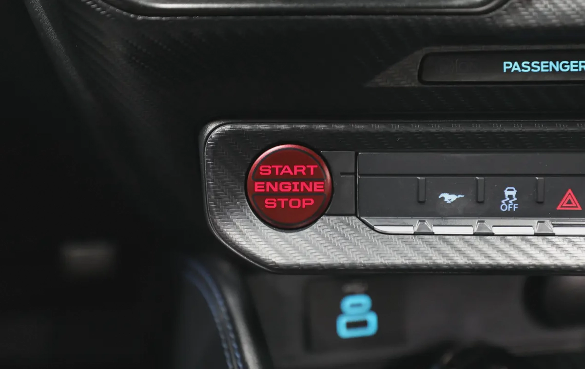 Ford Mustang Dark Horse-10-10